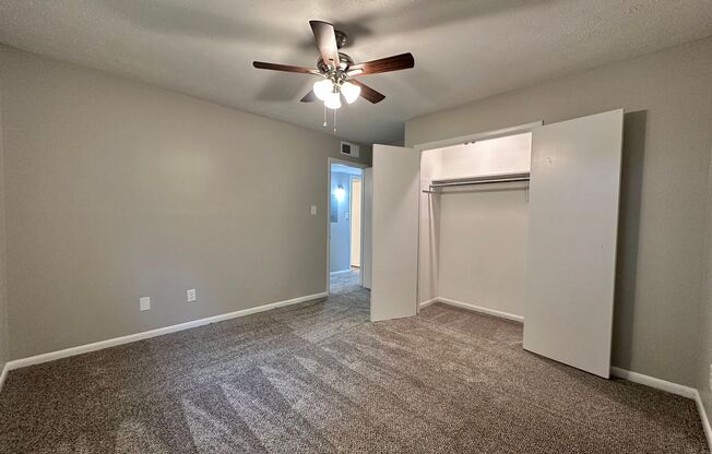 2 beds, 1 bath, 850 sqft, $1,195, Unit Parkway-1