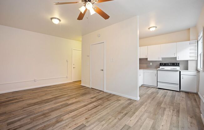 Studio, 1 bath, 400 sqft, $1,225, Unit B13