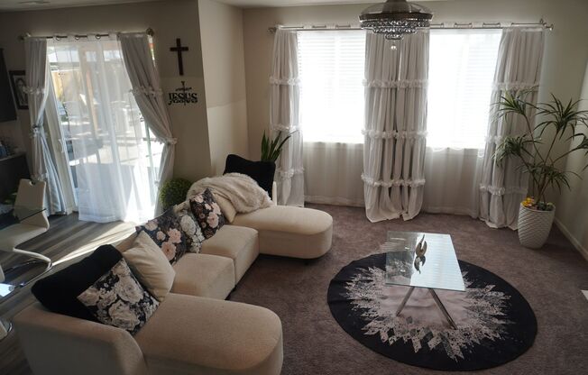 2 Story Corner Lot Home for Lease in Kennedy Farms in Ridgefield - 4201 S. Willow Dr