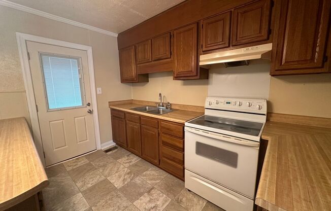 3 beds, 1 bath, $1,150