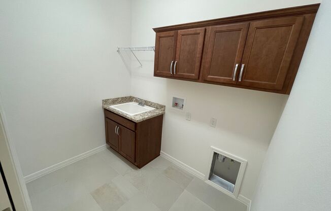 3 beds, 3 baths, 1,905 sqft, $2,500, Unit R2-Mayw