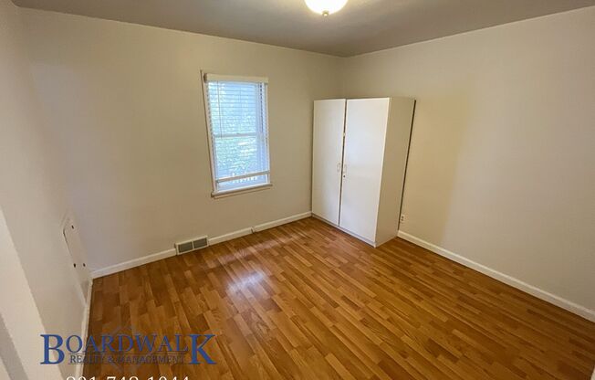 3 beds, 1 bath, 1,400 sqft, $2,300, Unit 1748 S Main St- #1