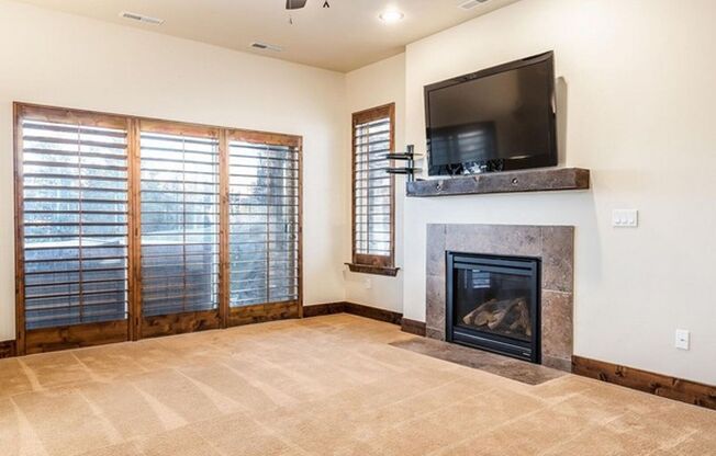 Desirable Black Rock Ridge with Mountain Views