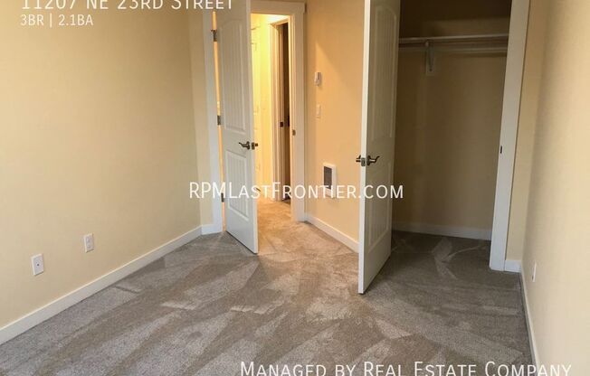 3 beds, 2.5 baths, 1,420 sqft, $2,200