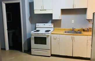 3 beds, 1 bath, $750, Unit Apartment 8