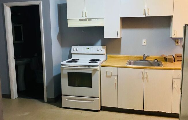 3 beds, 1 bath, $750, Unit Apartment 8