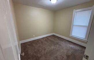 2 beds, 1 bath, 870 sqft, $700, Unit 619 Euclid