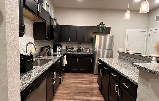 2 beds, 2 baths, 980 sqft, $1,450