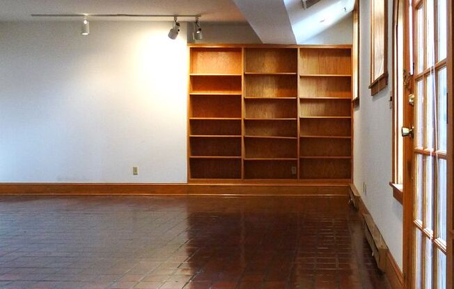 1 bed, 1 bath, 410 sqft, $1,125, Unit 24 - D