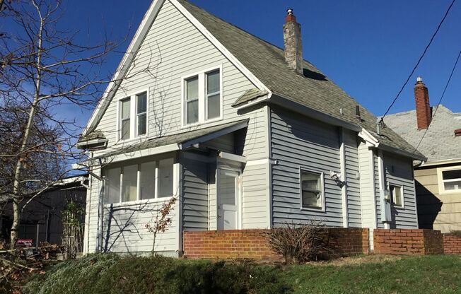 Charming 3 Bedroom, 2 Bath Home in Sellwood for rent!