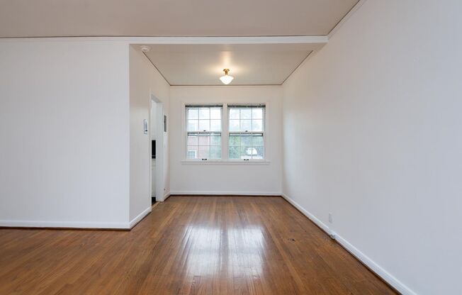 1 bed, 1 bath, 640 sqft, $1,499, Unit 5400-2