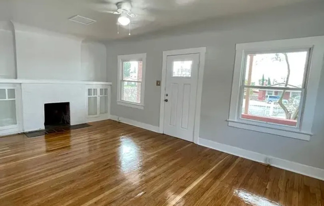 Tastefully remodeled duplex unit in Central El Paso!