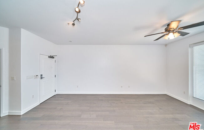 1 bed, 1 bath, 700 sqft, $2,700, Unit 103