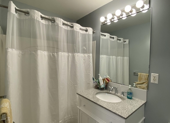 2 beds, 2 baths, 1,170 sqft, $3,700, Unit 304