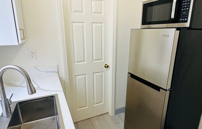 Studio, 1 bath, $1,350, Unit 35