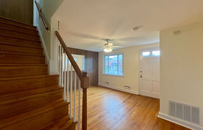 Charming 3Bed/1.5Bath Townhome with Modern Amenities in Baltimore