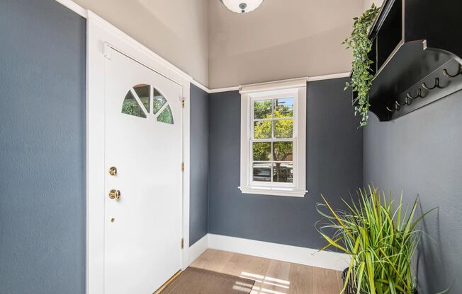 Charming 3-bedroom, 2-bathroom house located in the heart of Menlo Park, CA.