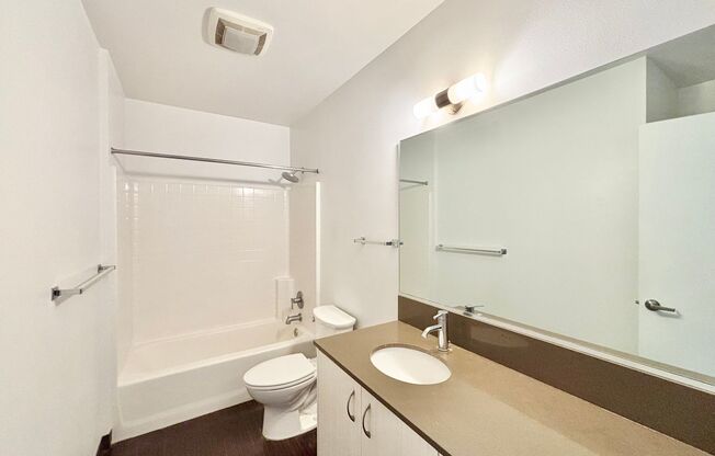 1 bed, 1 bath, 683 sqft, $2,100, Unit 303