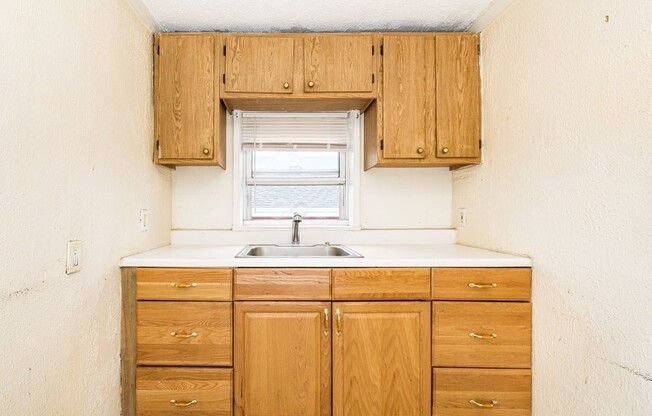 14 16 EDITH AVE