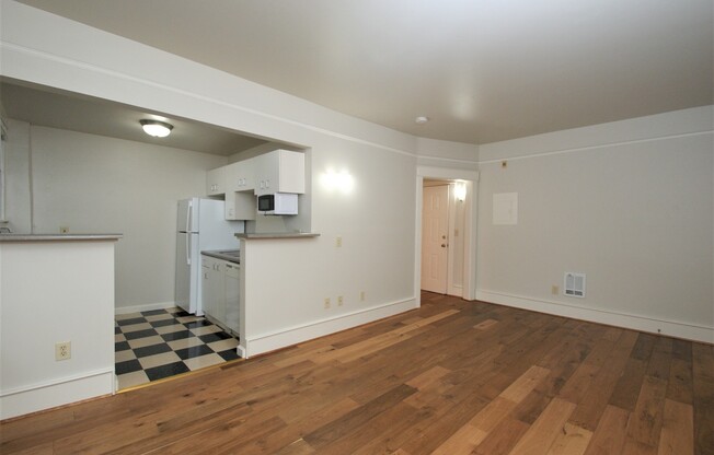 Studio, 1 bath, 405 sqft, $1,295, Unit 205