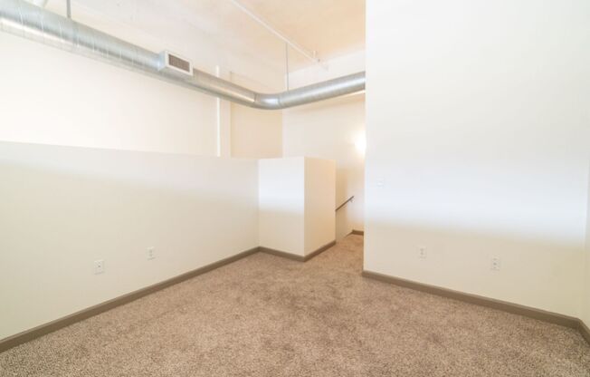 1 bed, 1 bath, 690 sqft, $1,350, Unit 221
