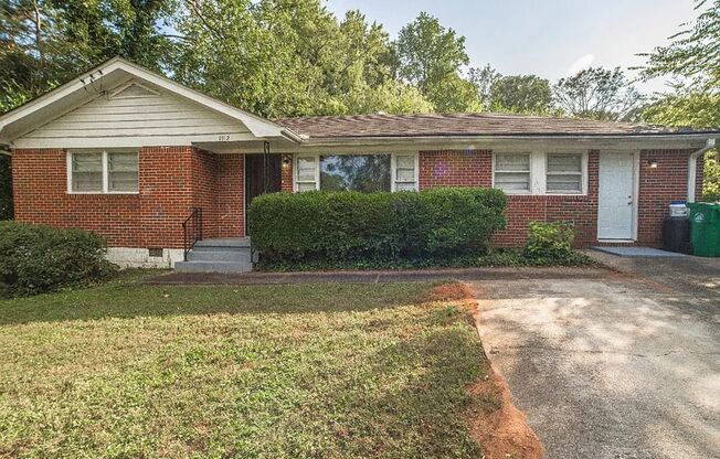 3 bed and 1 bath in Decatur!