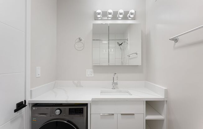 1 bed, 1.5 baths, 667 sqft, $2,400, Unit 20L