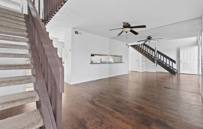 1 Bedroom Townhouse With Hardwood Flooring in Paradise!