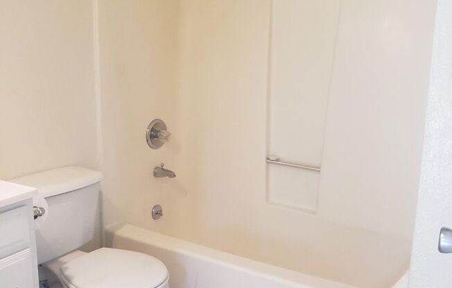 Studio, 1 bath, 640 sqft, $950