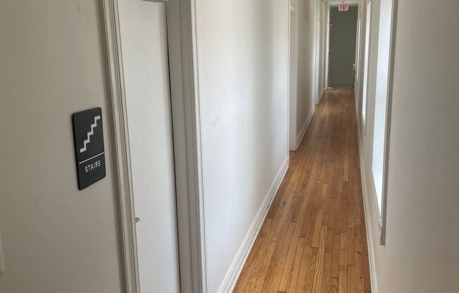 Studio, 1 bath, 430 sqft, $950, Unit 203