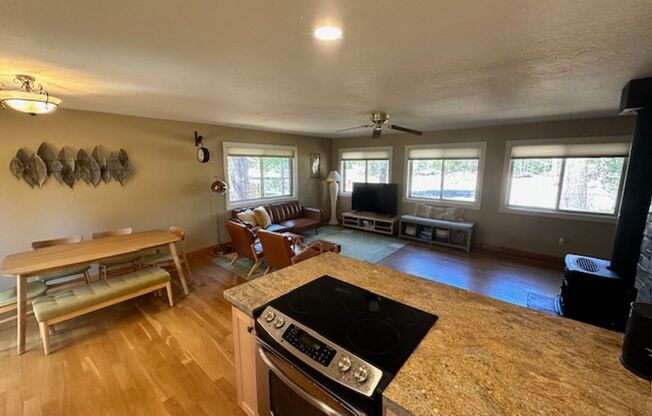 2 beds, 1 bath, $2,850