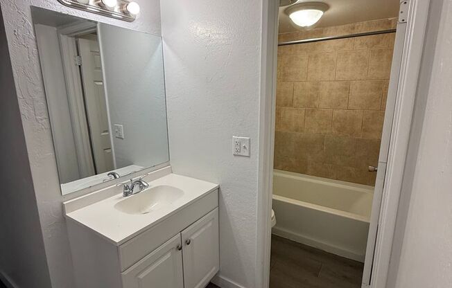1 bed, 1 bath, 530 sqft, $1,050, Unit 227