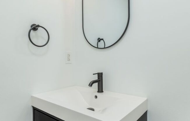 2 beds, 2 baths, 824 sqft, $1,745, Unit 19