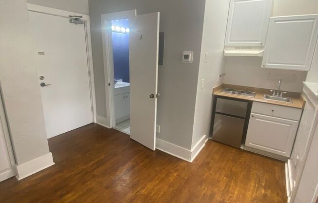 Studio, 1 bath, 314 sqft, $1,475, Unit 7