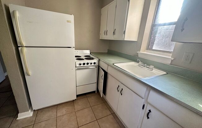 1 bed, 1 bath, 550 sqft, $1,100, Unit 4