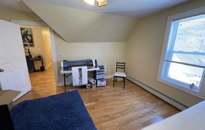 2 beds, 1 bath, $3,700, Unit 3