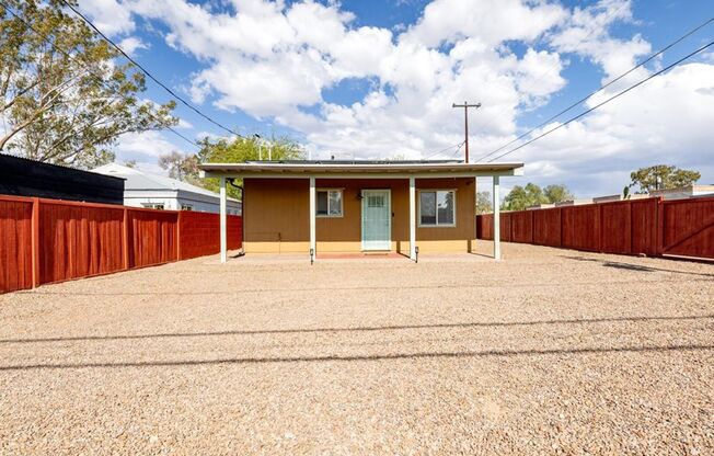 2 Bedroom 2 Bathroom CORNER LOT!! SOLAR PANELS!!