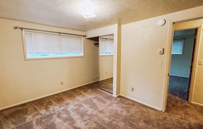 3 beds, 1 bath, $1,895, Unit 1085