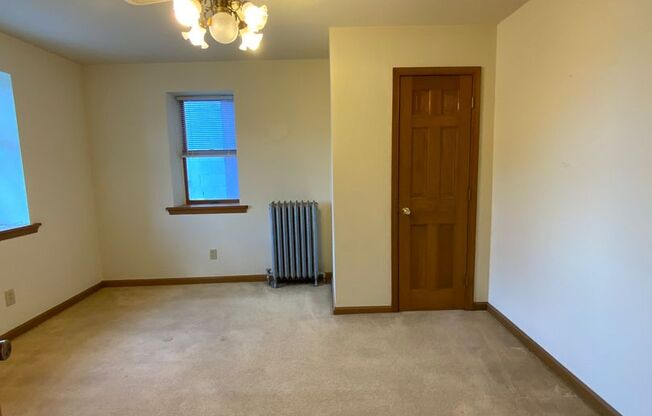 2 beds, 1 bath, 1,100 sqft, $1,250