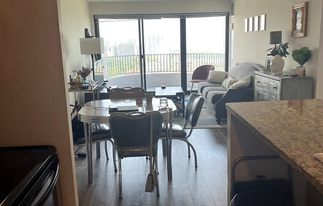2020 N Lincoln Park W, Chicago IL 17C