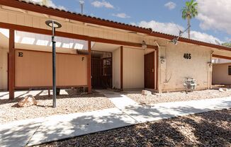 Single story one bedroom unit in community with pool for only $1000!
