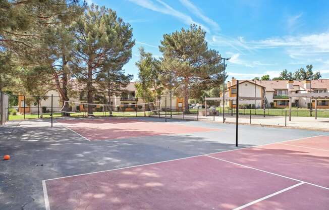 the tennis court at the whispering winds apartments in pearland