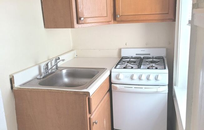 Studio, 1 bath, $800, Unit 106