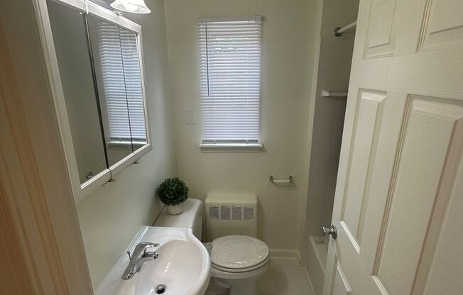 2 beds, 1 bath, 756 sqft, $2,085, Unit 240C