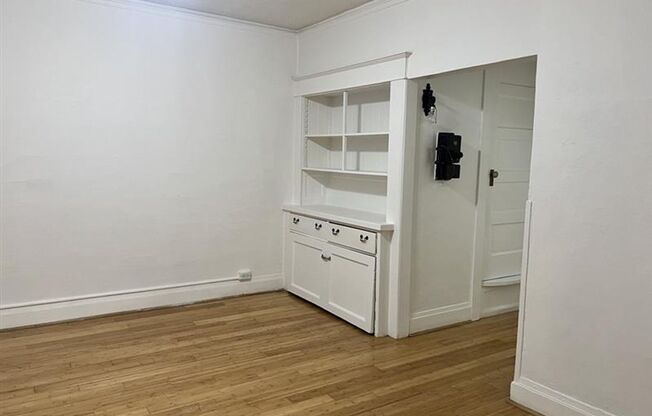 Studio, 1 bath, 313 sqft, $950, Unit 26