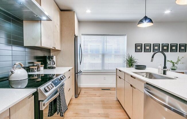 1 bed, 1 bath, 925 sqft, $1,500, Unit 1