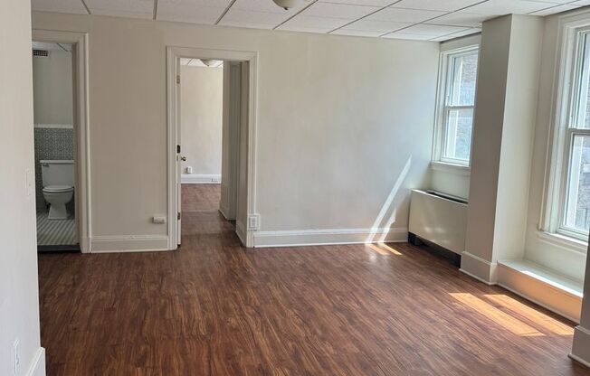 1 bed, 2 baths, 850 sqft, $1,500, Unit 300