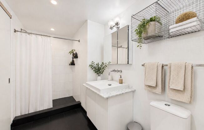 1 bed, 1 bath, 695 sqft, $1,995, Unit 5F
