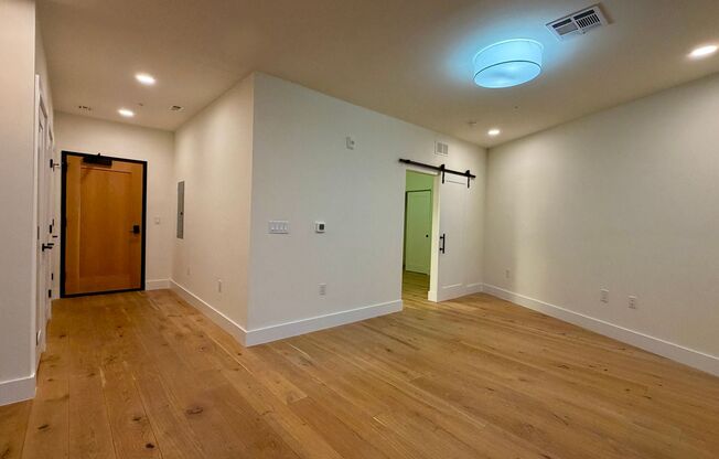 1 bed, 1 bath, 716 sqft, $1,597, Unit 612