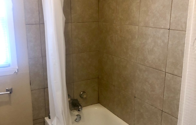 Two bedroom One Bathroom Single-family home 76105